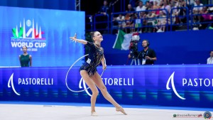 app f hoop varfolomeev darja ger sfe05132 copia simone ferraro ph